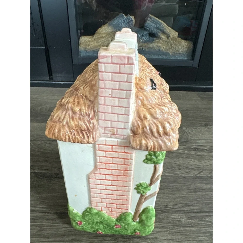 Treasure Craft Disney Bee Happy Cottage Cookie Jar Ceramic Thatched Roof House